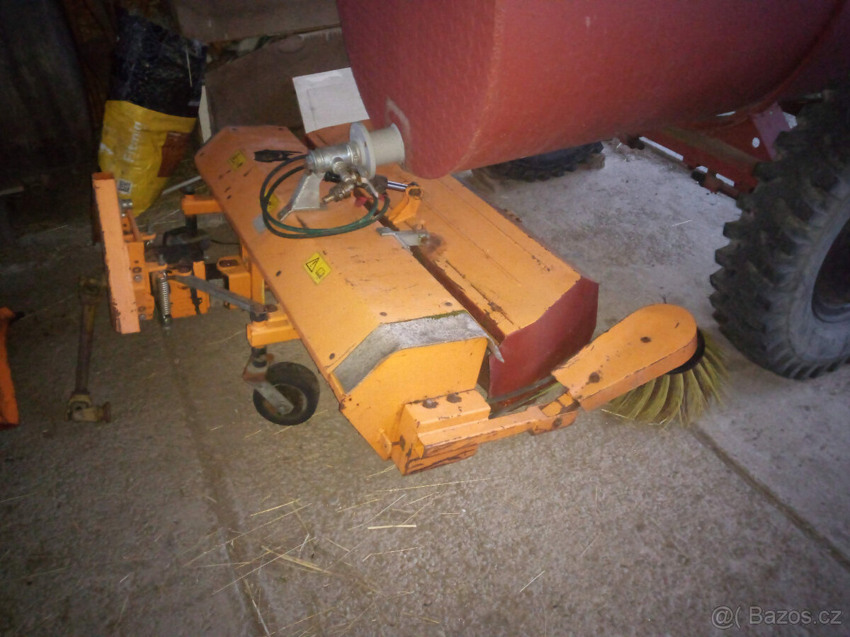 JOHN DEERE S ČELNÍM NAKLADAČEM - 16