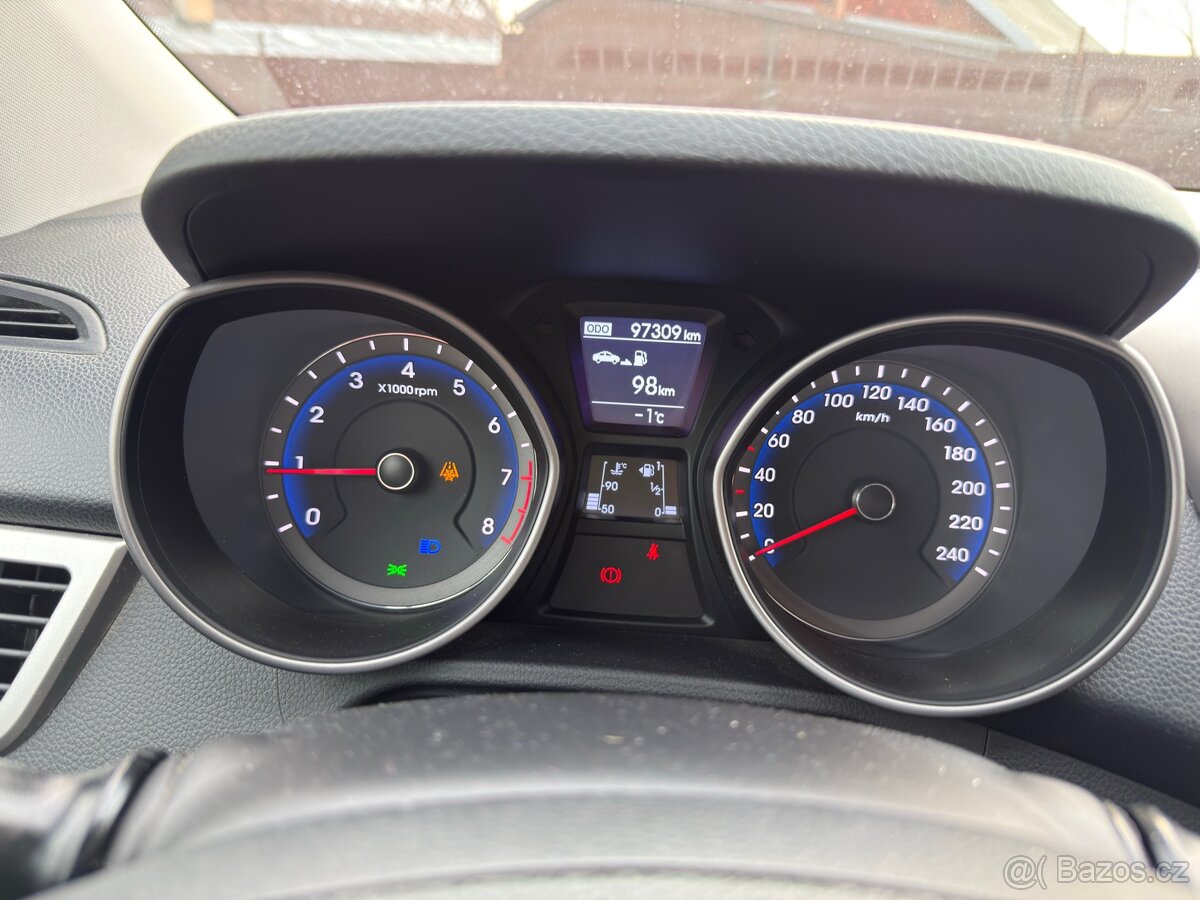 Hyundai i30 1,6i 88kW Trikolor - 16