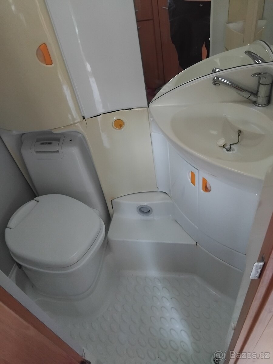 Obytny prives karavan knaus s palandama - 16