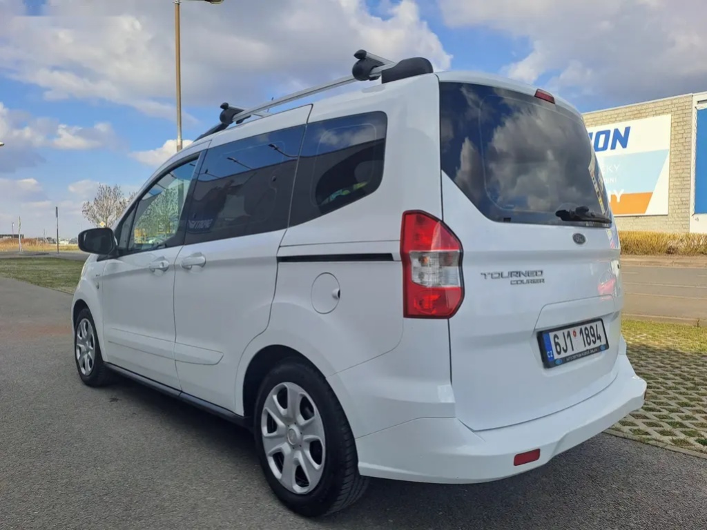 Ford Tourneo Courier - 16