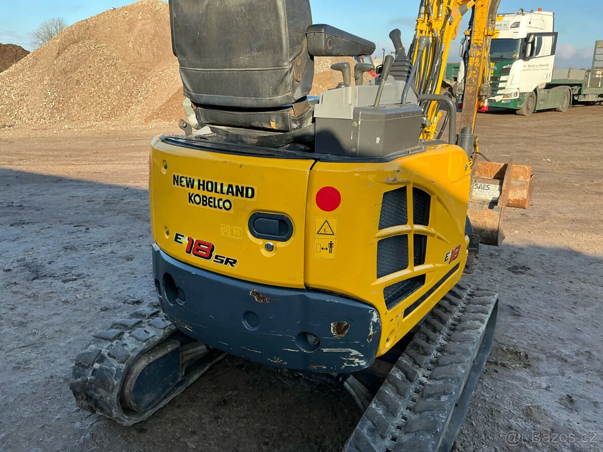 Mini rypadlo New Holland E18 - 16