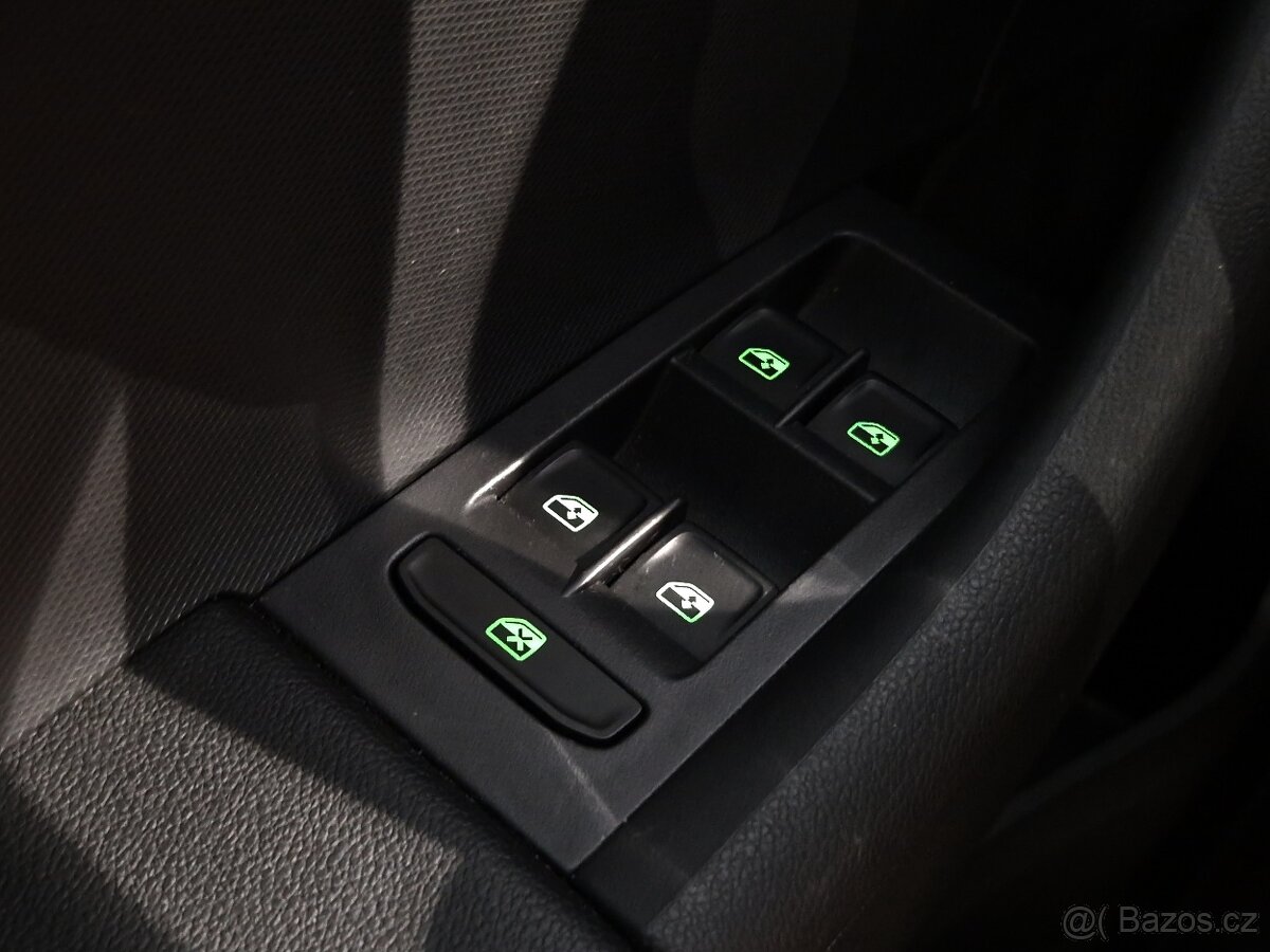 Škoda Rapid 1.2TSI 66KW Scoutline Xenon, Výhřev Smartlink - 16