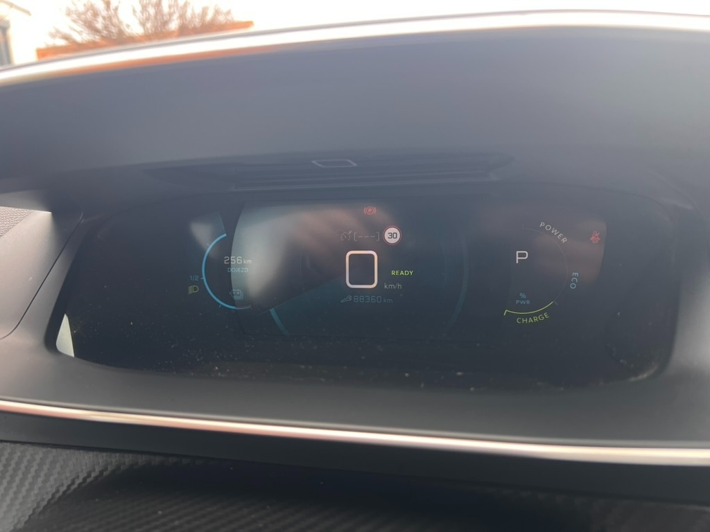 Peugeot e-2008 GT, tempomat, kůže, 18" alu, DPH - 16