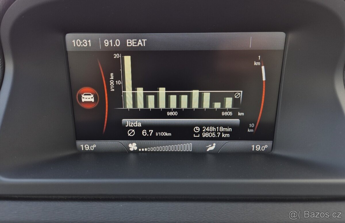 VOLVO V70 D4 120KW 5-VÁLEC 1.MAJ XENON KŮŽE TAŽNÉ. ALU - 16
