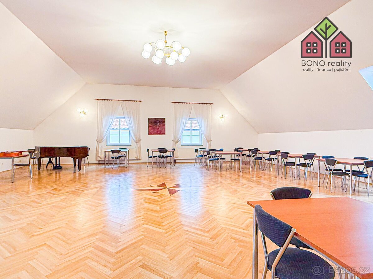 Víceúčelový areál, RD, kanceláře, bazén, vedlejší stavby, pa - 16