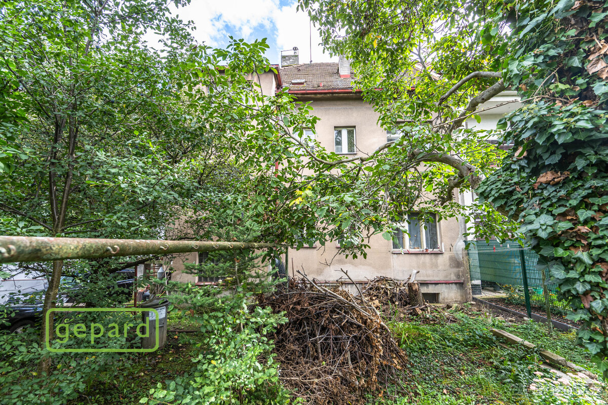 Spoluvlastnický podíl 1/2, rodinný dům Káranská, Praha 10 - - 16