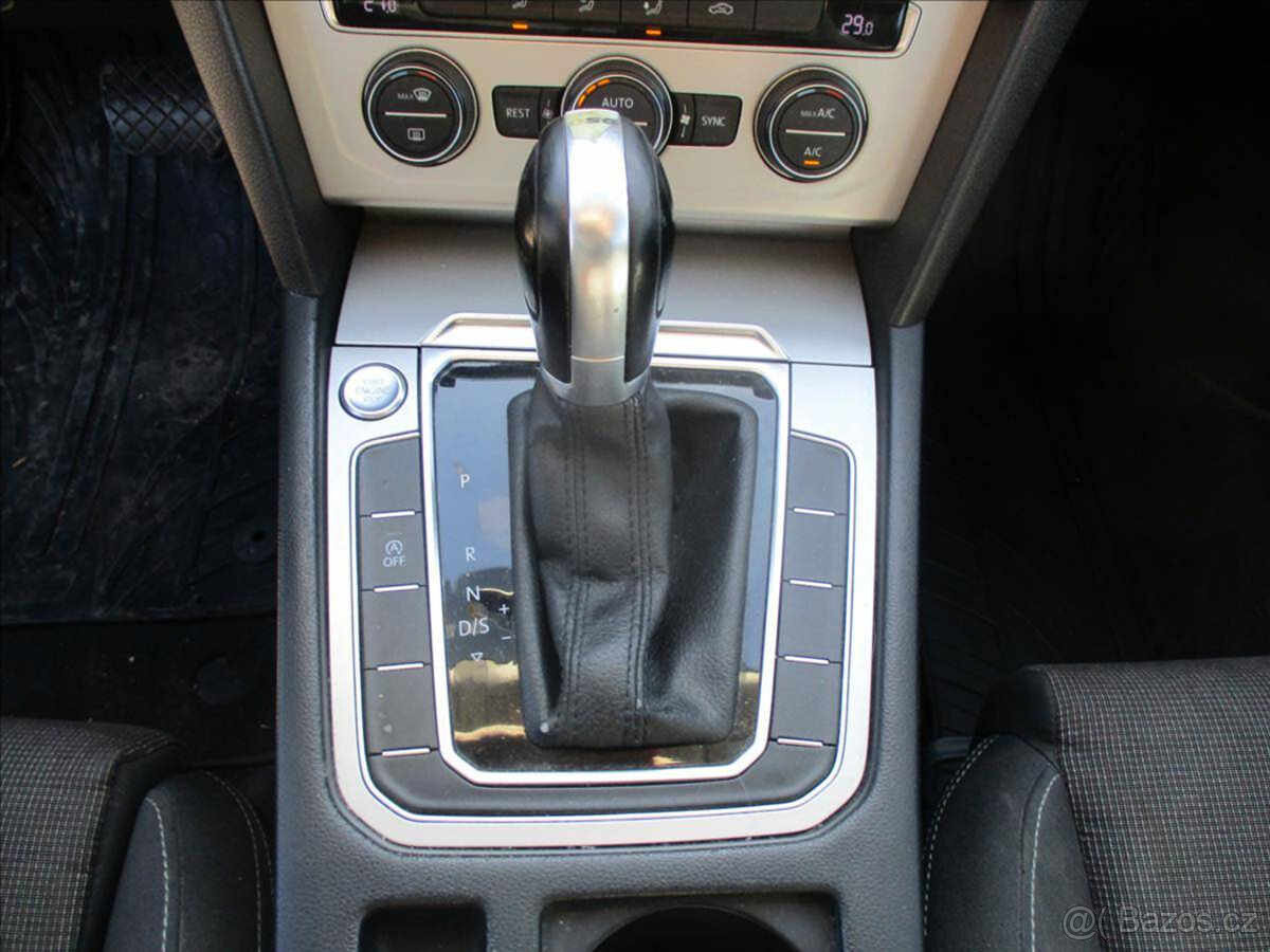 VW PASSAT 2,0TDI 110KW HIGHLINE DSG GPS 2017 - 16