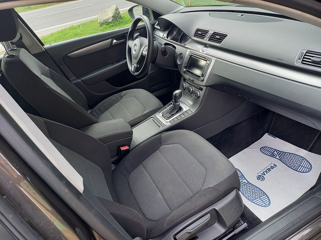Volkswagen Passat 1.6 TDi-digiklima+alu.kola+Navi+ROZVODY - 16