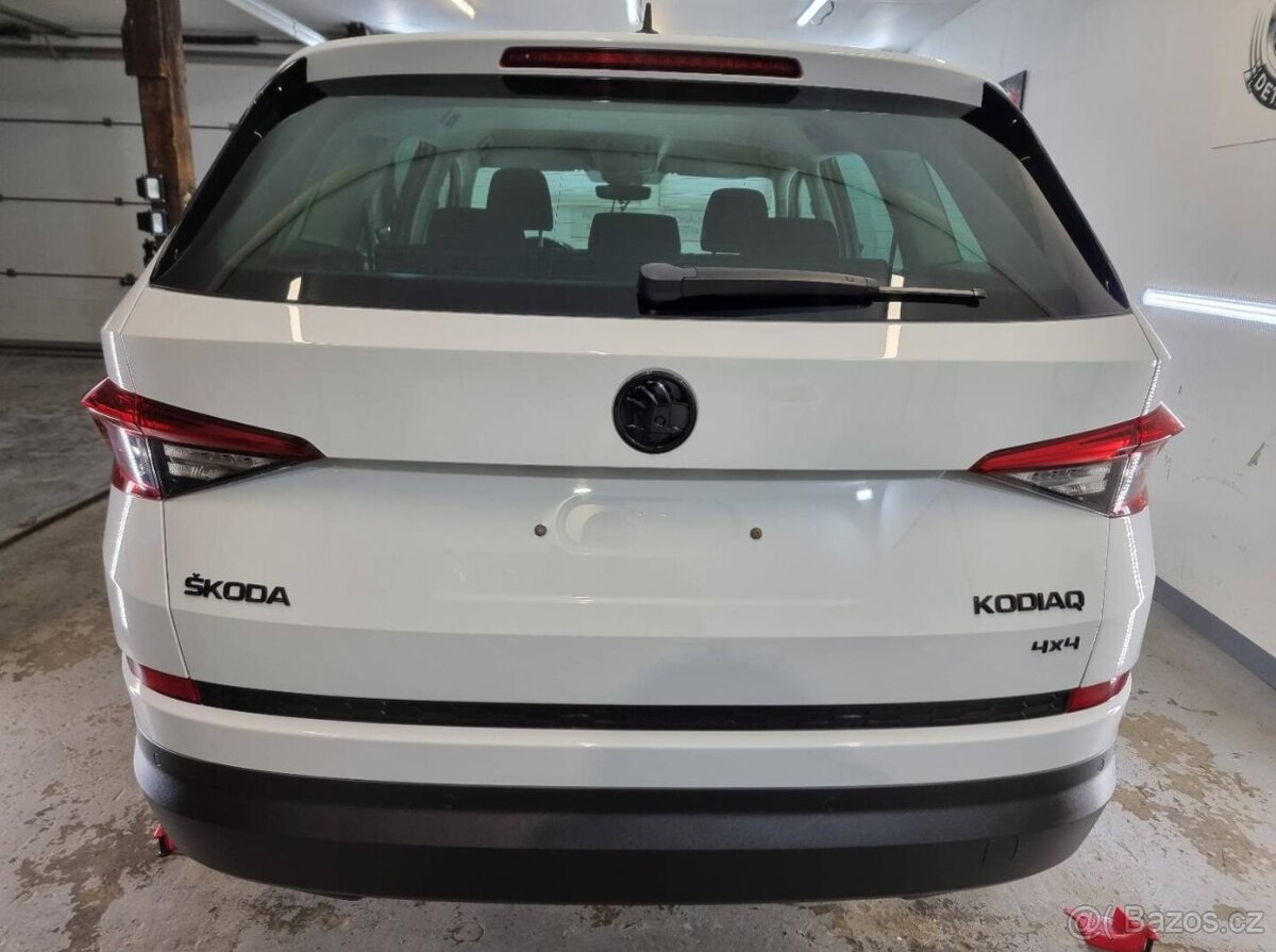 Skoda cerny znak cerne loga emblemy - 16