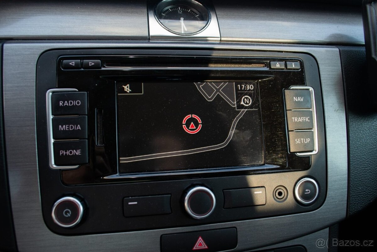 Volkswagen Passat B7 Combi 2.0 TDI DSG - 16