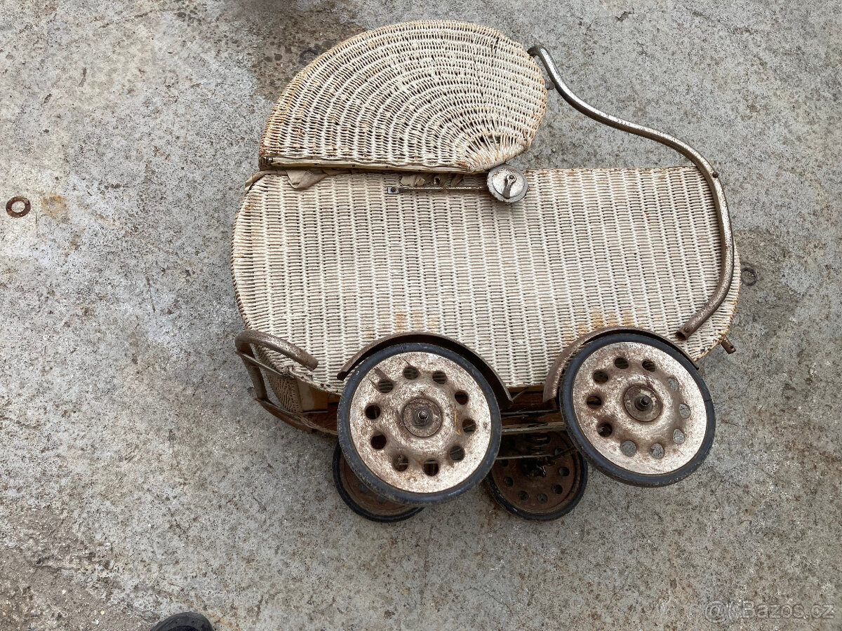 Kočárek dětský starožitný hračka za 500 kč - 16