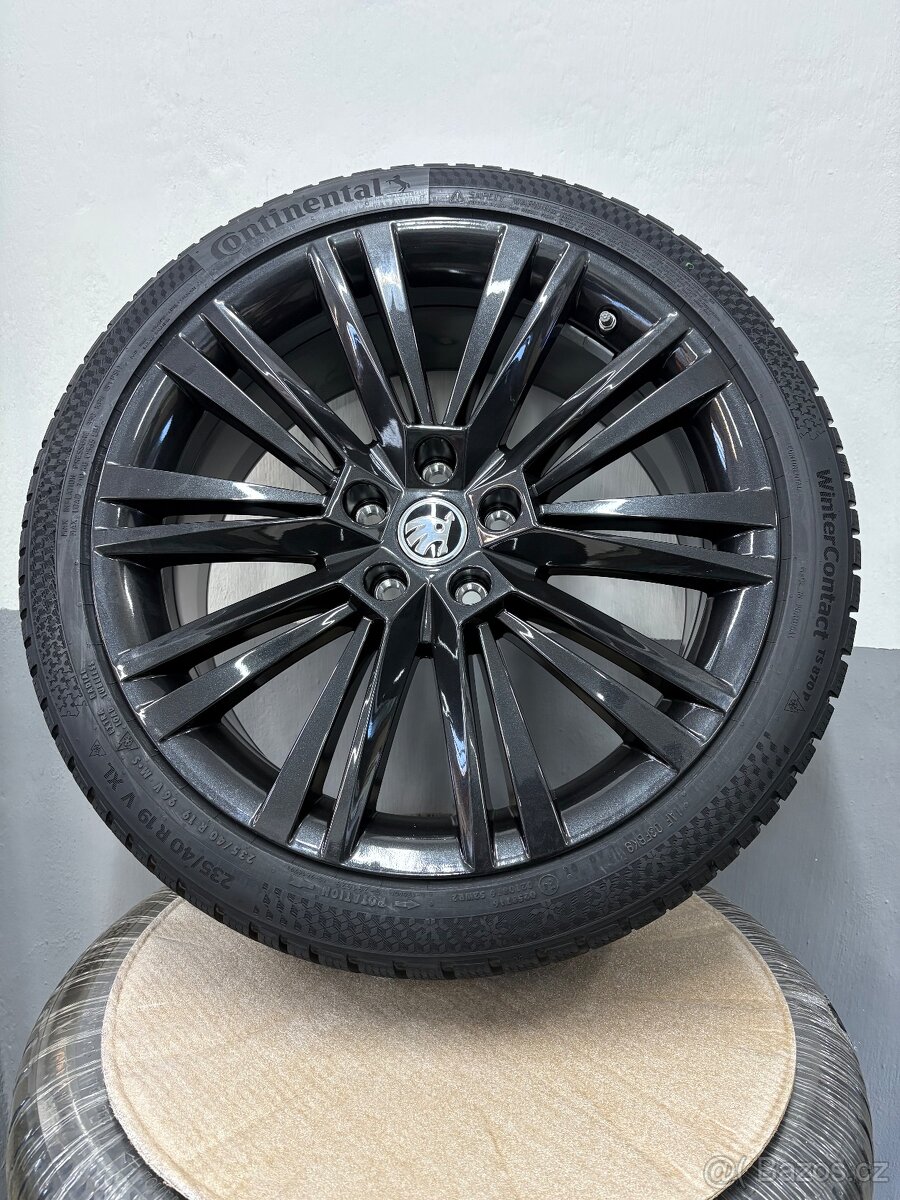 ORIG.ALU AŠKODA SUPERB III, IV CANOPUS BLACK 235/40/19 (D10) - 16