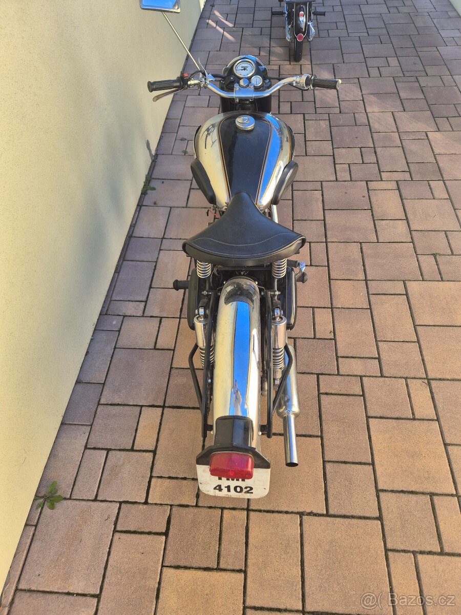 Royal Enfield Bullet 350 rok 1972 - 16