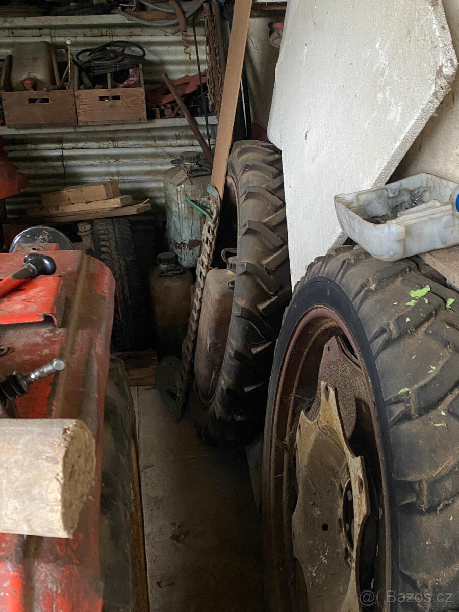 TRAKTOR RS09 4válec - 16