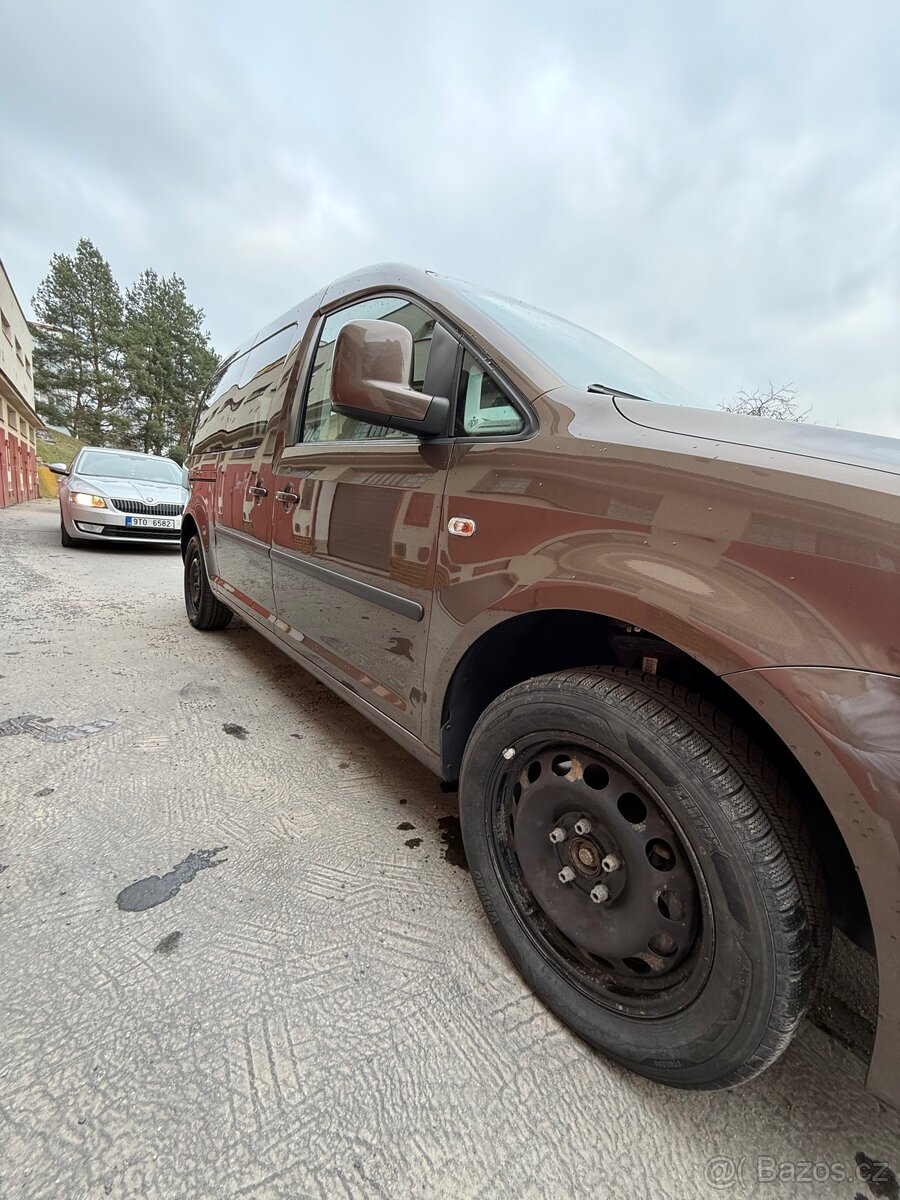 WV Caddy maxi 7 míst - 16