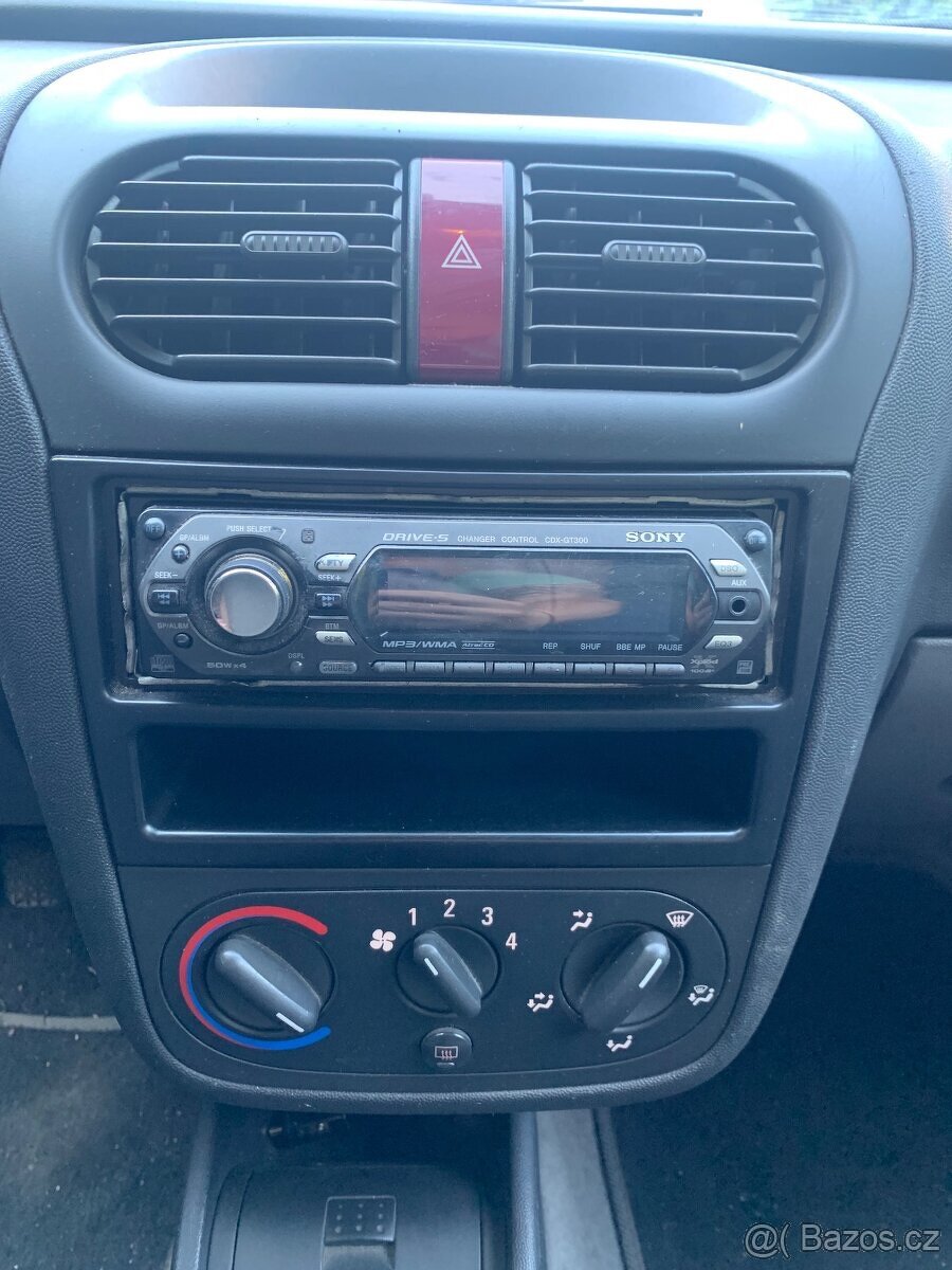 Opel COMBO 1.3CDTi 51kW - r.v. 8/2004 - 5 míst - 16