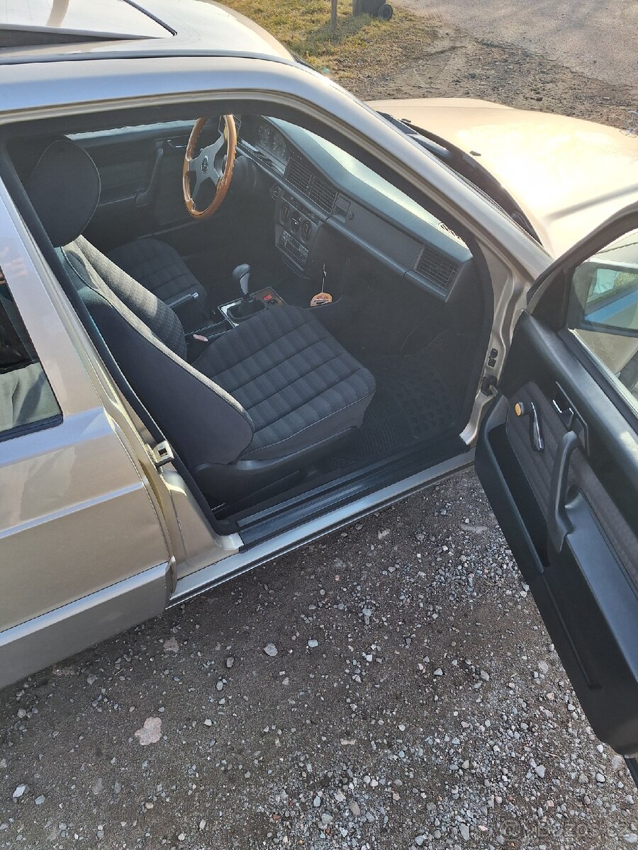 Mercedes 190E W201 - 16