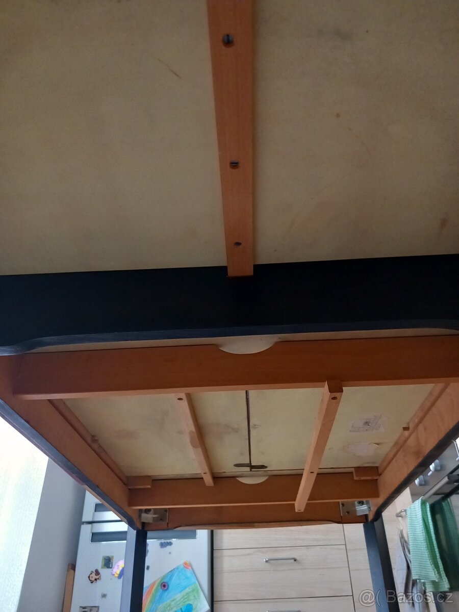 Jídelní stůl - 16