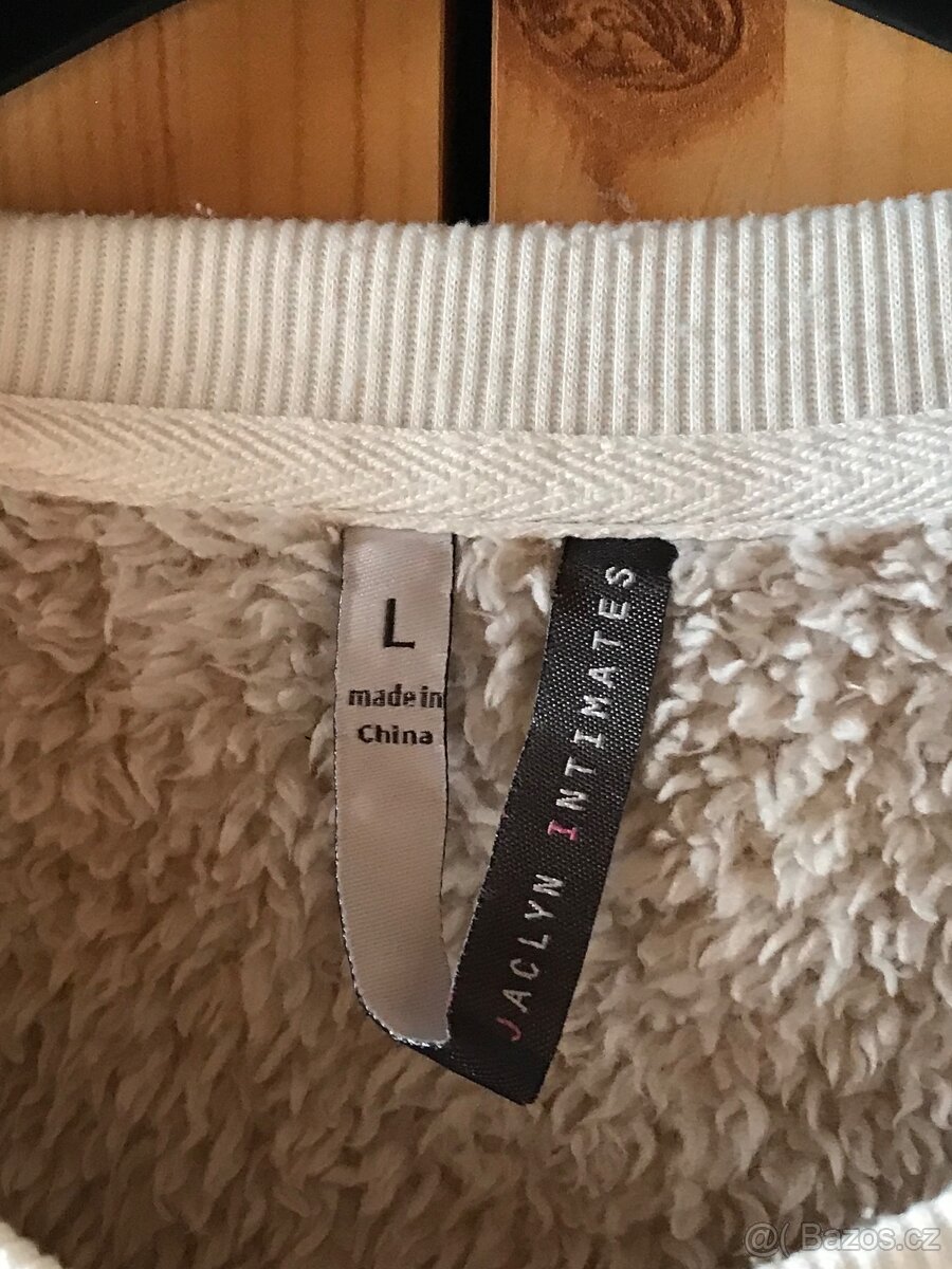 Svetry různých značek a střihů - 16