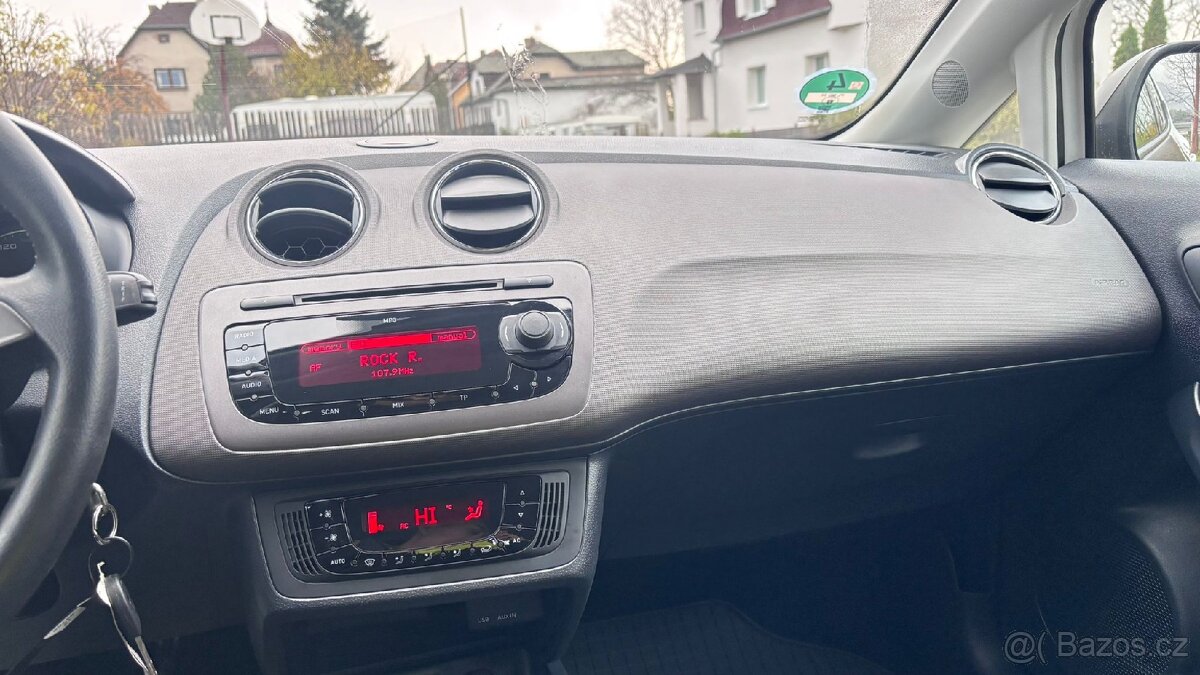 SEAT Ibiza 1,4i 16V rv 2013 - 16