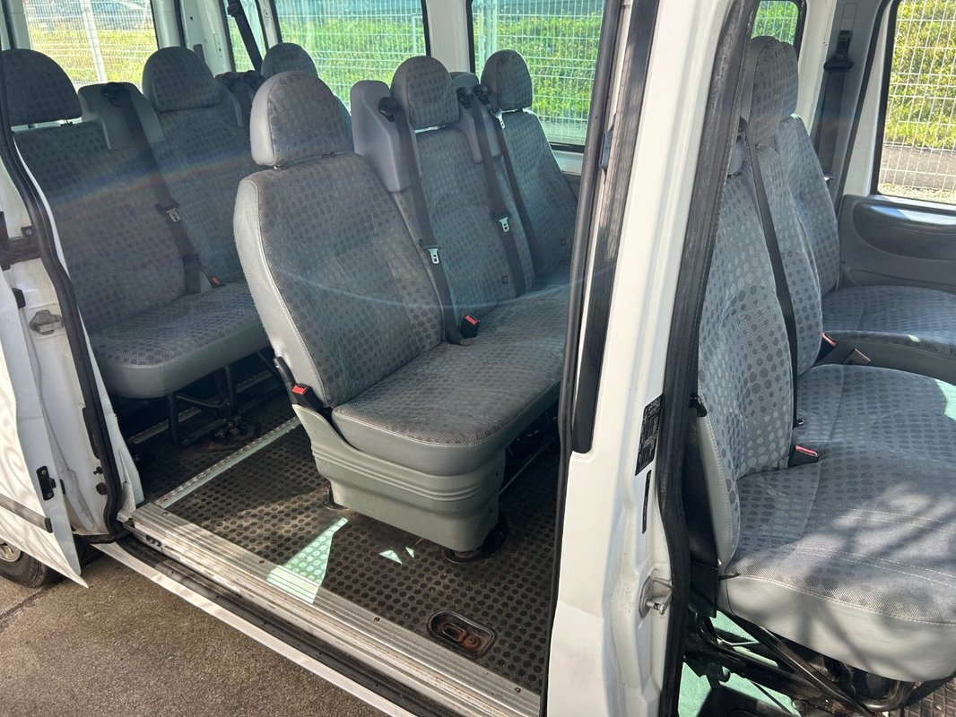 Ford Transit 2.2 TDCI L2H2 9 míst - 16