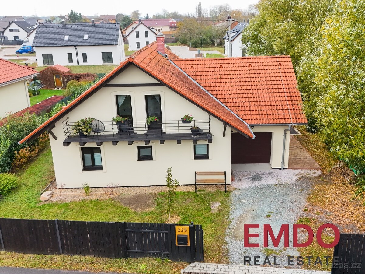 Prodej domu 196 m² s pozemkem 994 m² - 16