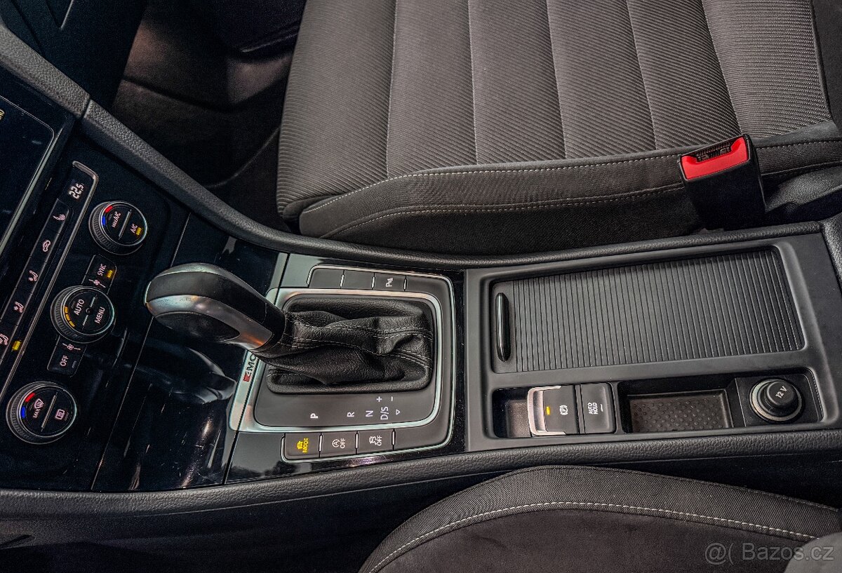 VW Golf R Variant 2.0 TSI 221 kW 4Motion DSG - 16