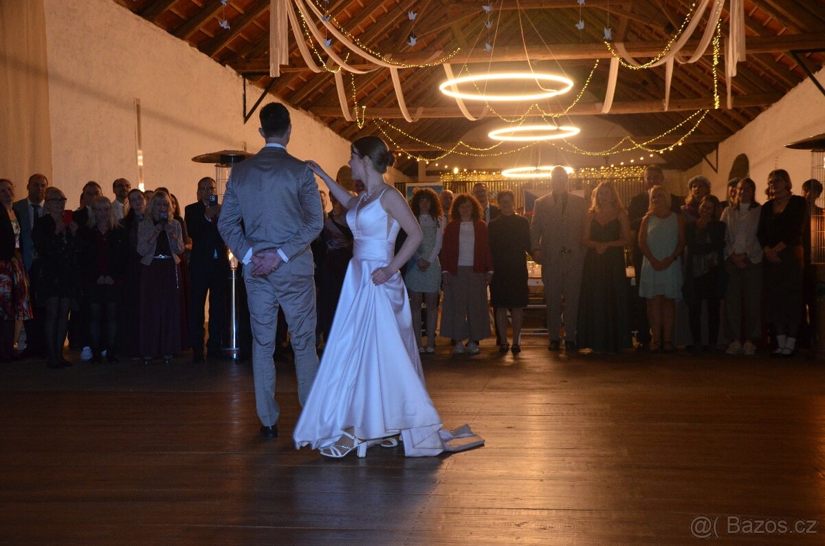 Svatební saténové šaty - 16