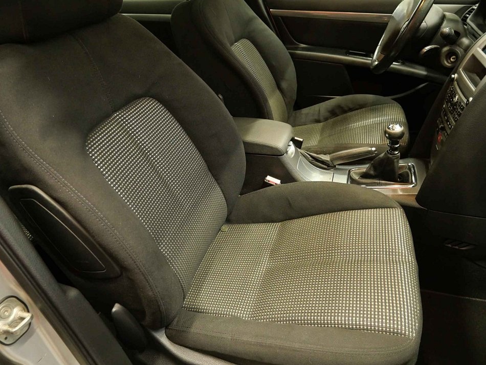 Peugeot 407 sedan 2.0 HDi (100 kW) - 16