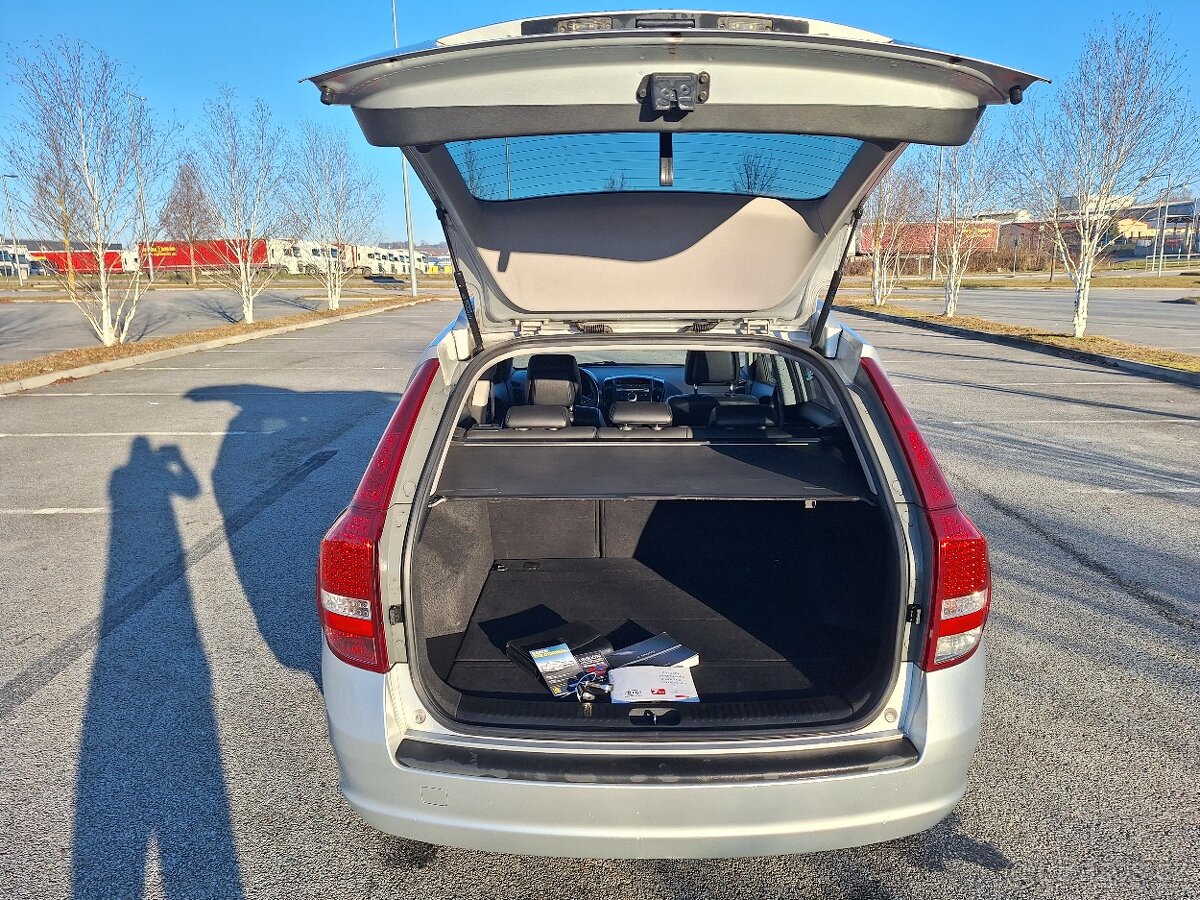 Kia ceed 1.6 CRDi Facelift MAX VÝBAVA - 16