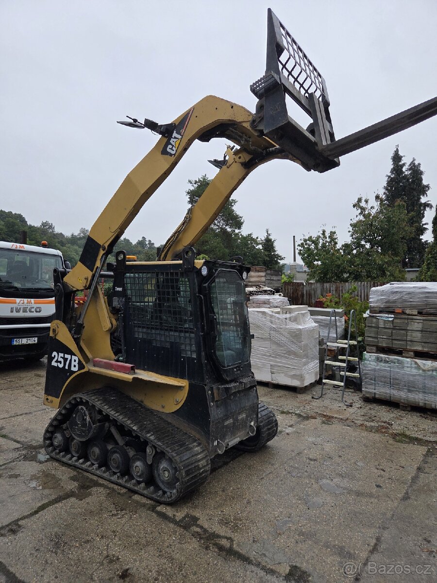 Caterpillar 257B pásový nakladač - 16