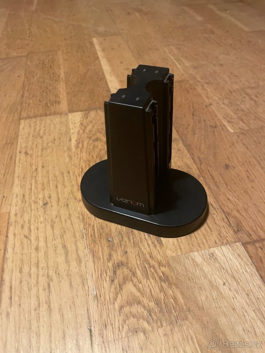 Nintendo Switch + 2 hry + 4x Joy-Con + příslušenství - 16