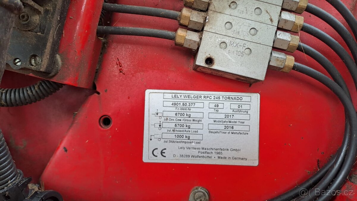 Lis s baličkou Lely Welger rpc 245 Tornado - 16