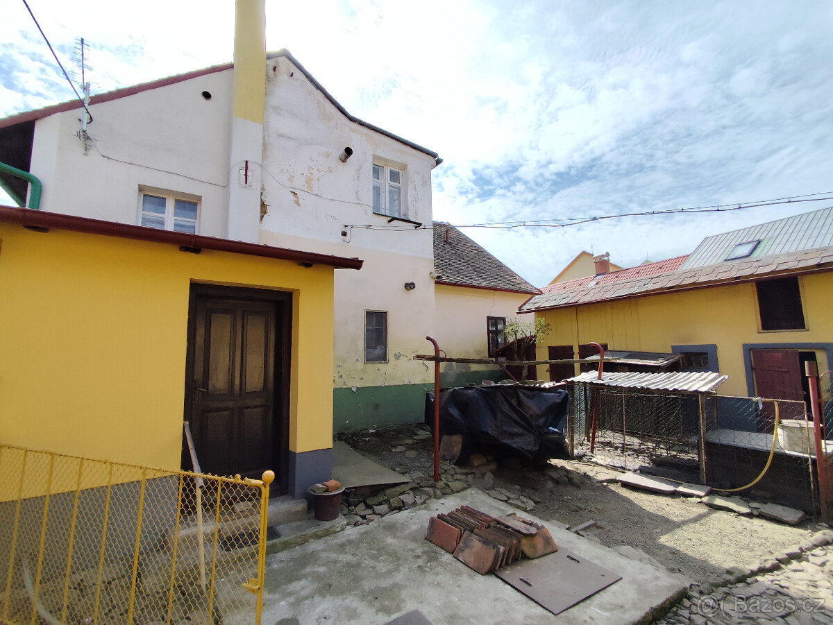 prodej 1/2 Domu + velká zahrada a garáž k tomu. - 16