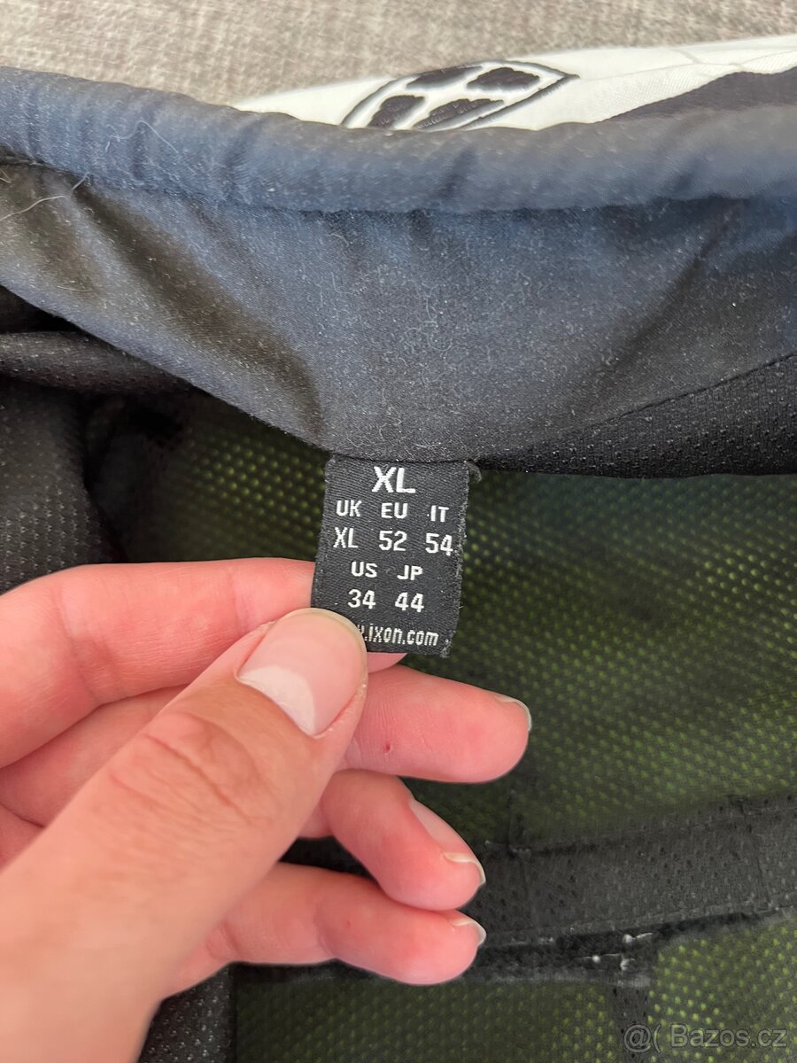 Motorkářská výbava - bunda a kalhoty Ixon, helma Airoh - 16