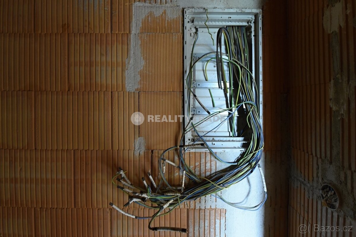 PRODEJ HRUBÉ STAVBY RODINNÉHO DOMU 281 M2, NA POZEMKU 534 M2 - 16