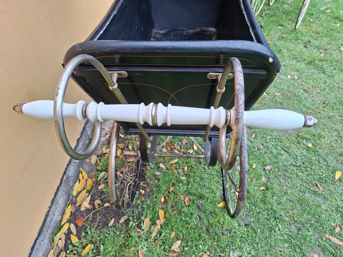 Starožitný kočárek pro miminko č. 633 - 16