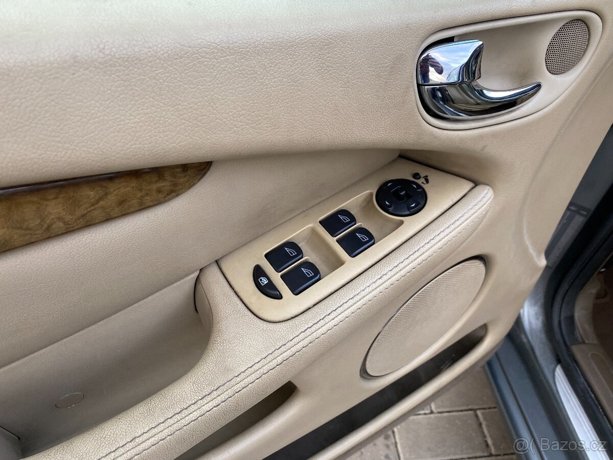 Jaguar X-Type 2.0 TD, 96 kW, r. 10/2005, kůže, ALU, nová STK - 16