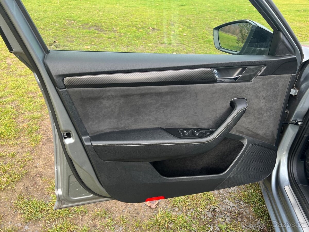ŠKODA SUPERB KOMBI 1.4 TSi iV SPORTLINE - 16
