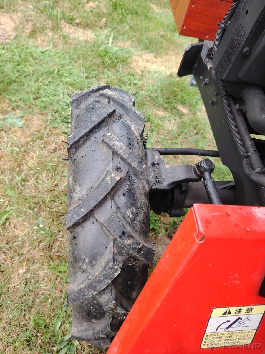 Malotraktor Mitsubishi + vlečka - 16