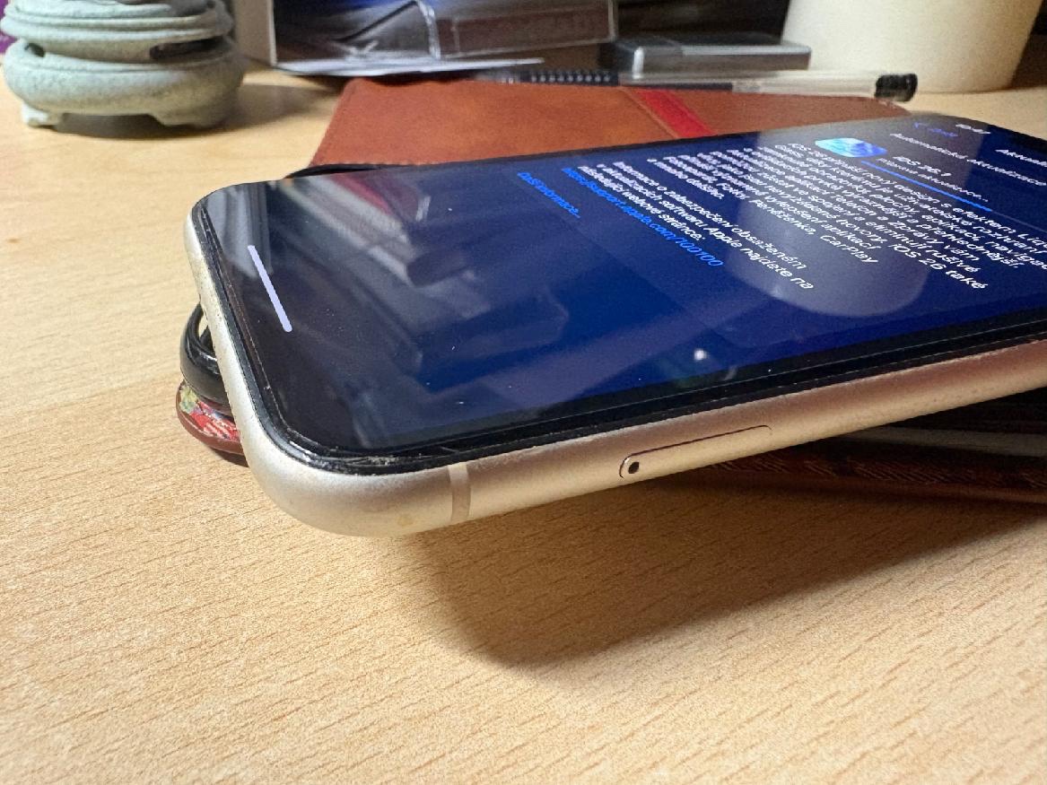 Prodám iPhon 11-64 Gb - 16
