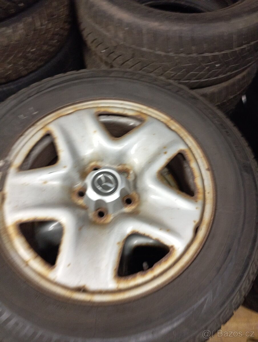 225/65/17 Bridgestone Blizzard - 16