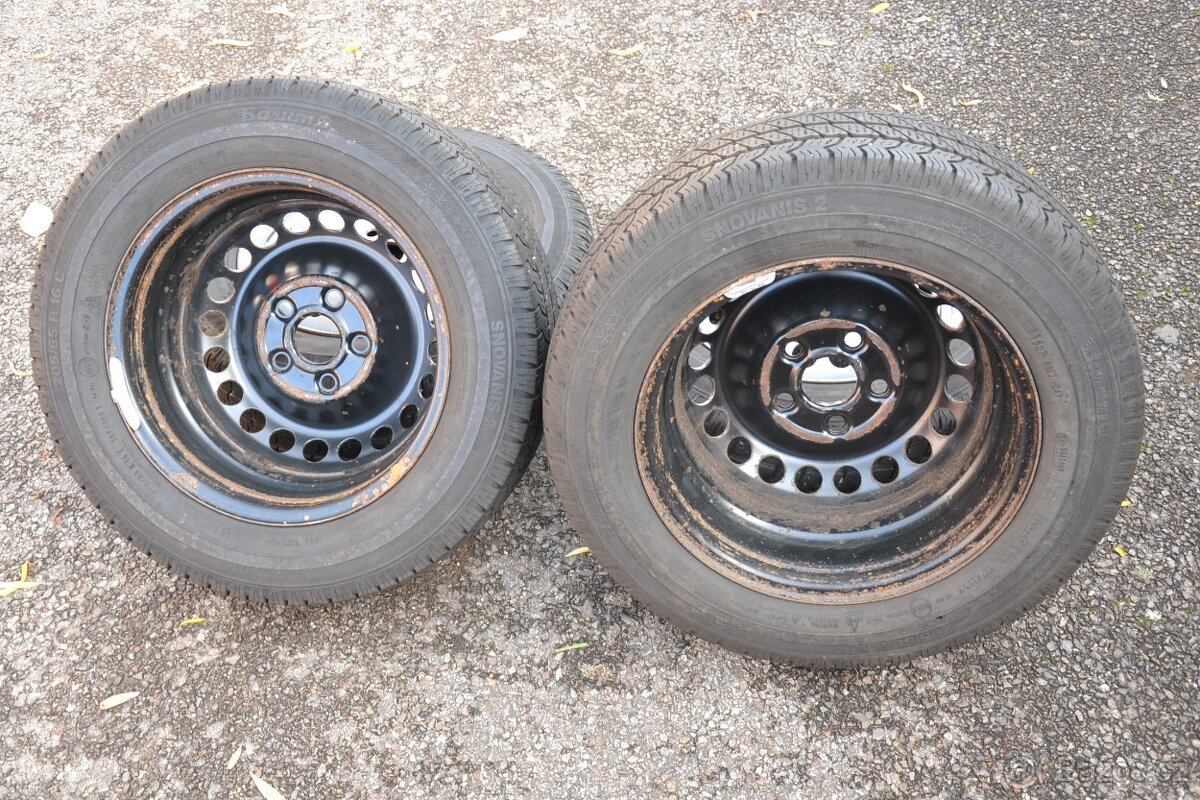 VW T5,T6 (6.1) - Sada pěkných zimních kol 205/65R16C zánovní - 16