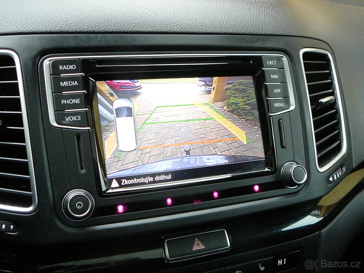 VW SHARAN 2.0 TDI 130KW 7MÍST DSG+F1 PANORAMA NAV ACC FRONT - 16