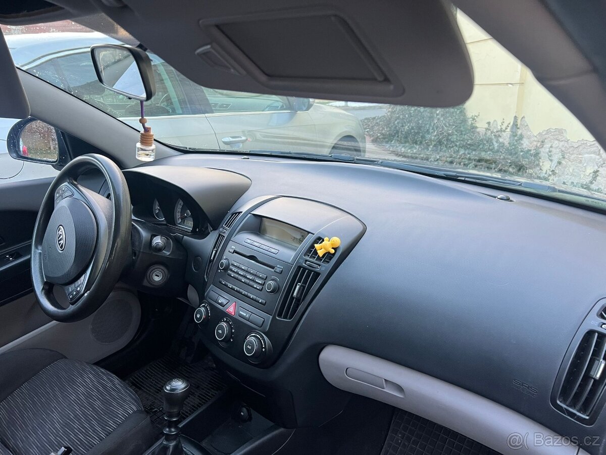 Kia Ceed 1.4i + LPG. Rok 2010. Tempomat. Klima - 16