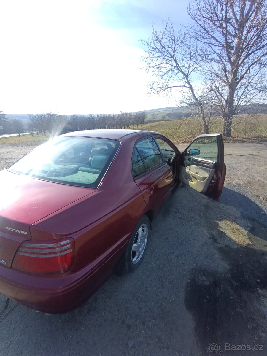 Honda Accord sedan - 16