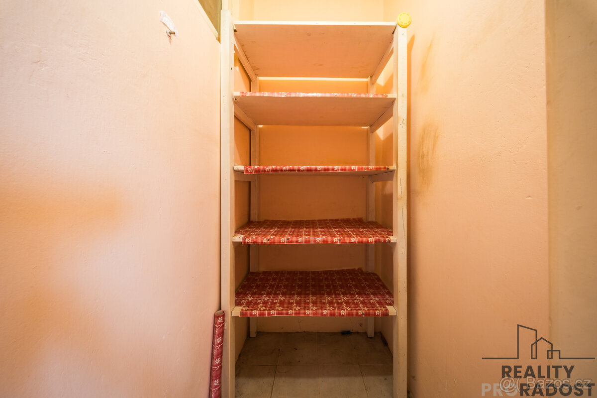 Prostorný byt 2 + kk v Bzenci - 16