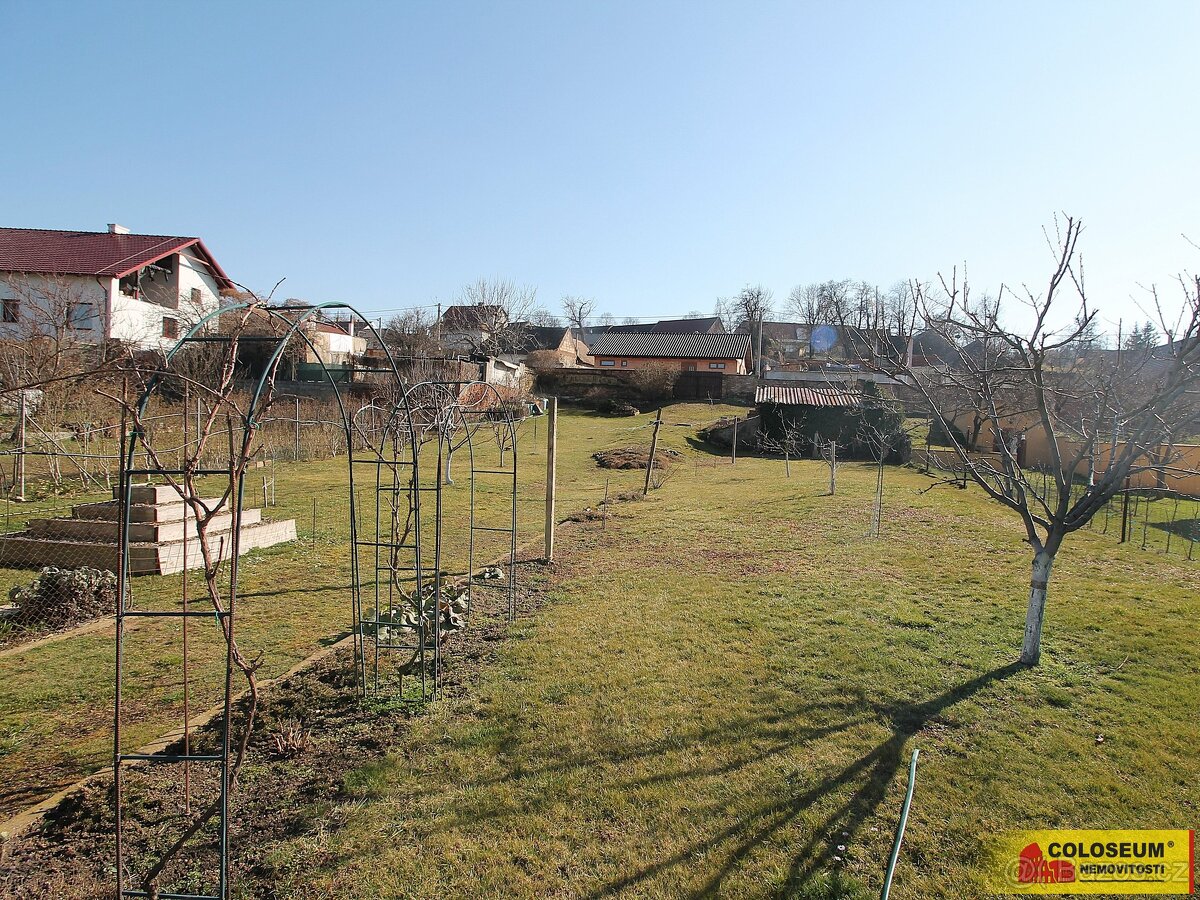 Božice, RD 3+1, garáž, dvůr, zahrada - rodinný dům - 16