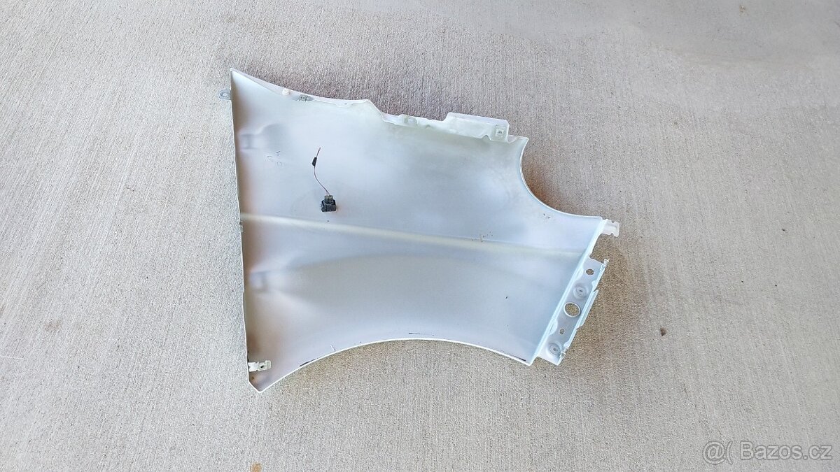 Renault Trafic – Blatníky přední bílé - 16