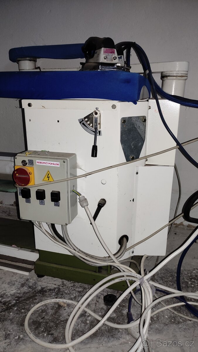 2x průmyslový žehlící stůl MACPI + žehličky + parní vyvíječ - 16